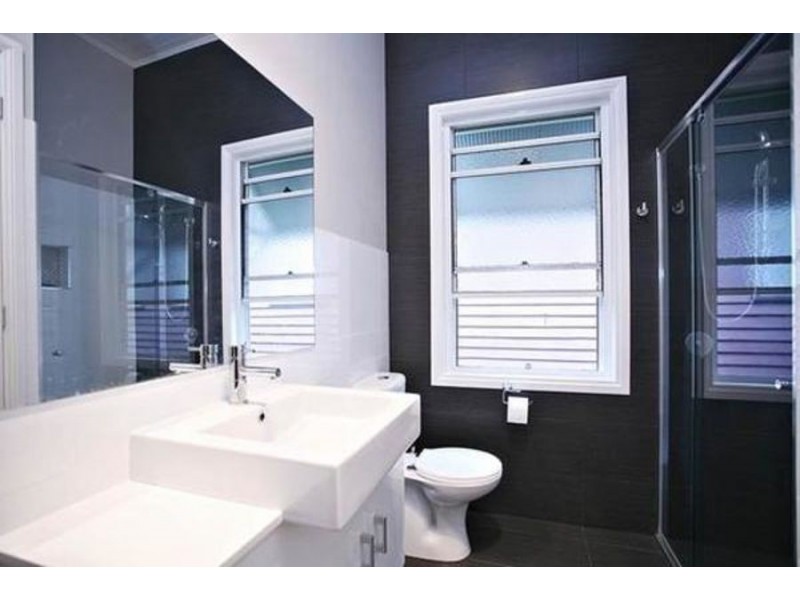 221 Rainbow Street, Sandgate QLD 4017