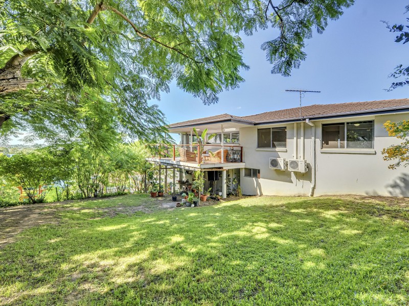 5 Belfort Street, Stafford Heights QLD 4053