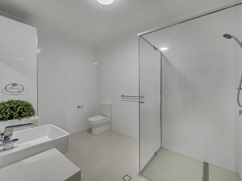 7 Meiers Road, Indooroopilly QLD 4068