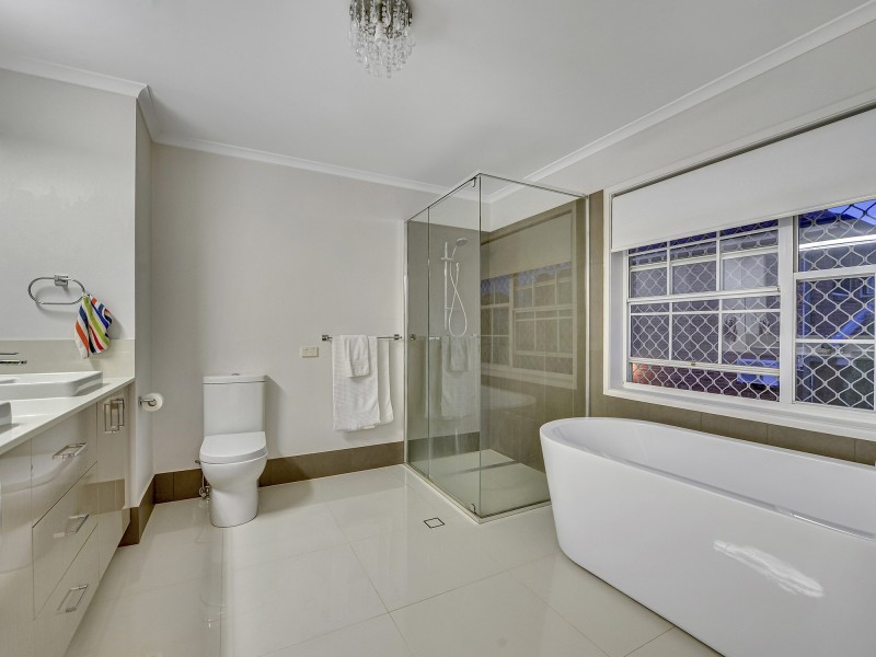 7 Meiers Road, Indooroopilly QLD 4068