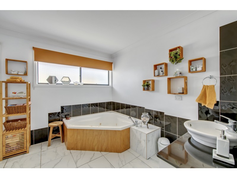 262 Shaw Road, Wavell Heights QLD 4012