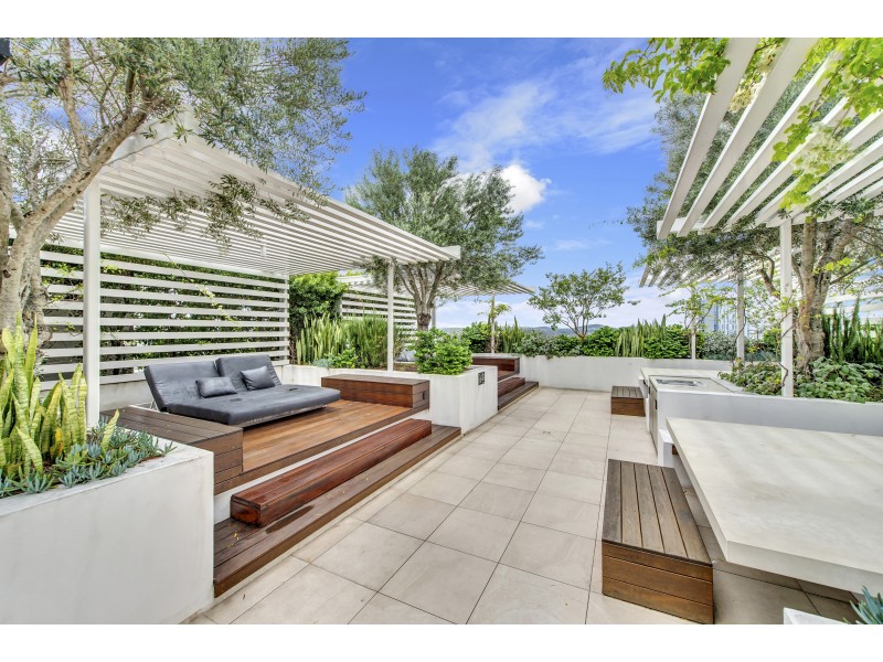 1304/19 Deshon Street, Woolloongabba QLD 4102