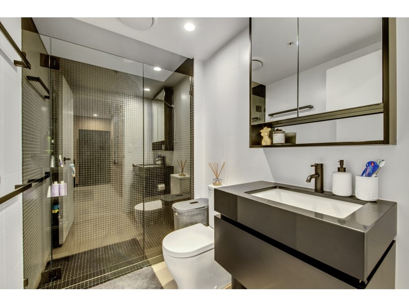 1304/19 Deshon Street, Woolloongabba QLD 4102