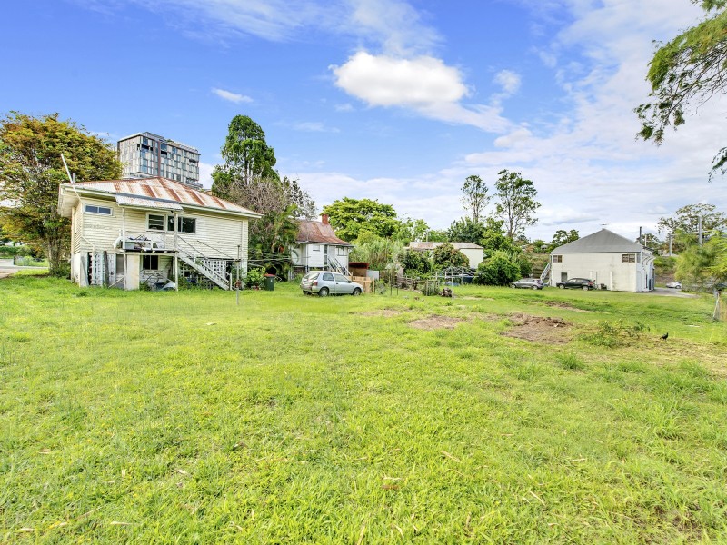 8 Adsett Street, Taringa QLD 4068