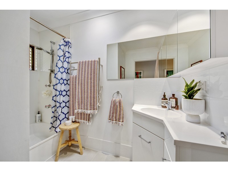 60 Ormonde Road, Yeronga QLD 4104