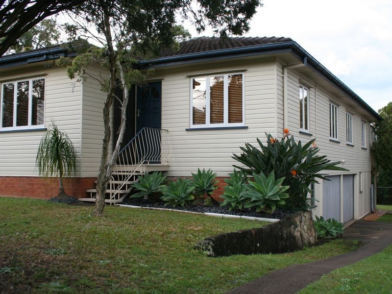 7 Wingarra Street, Yeerongpilly QLD 4105