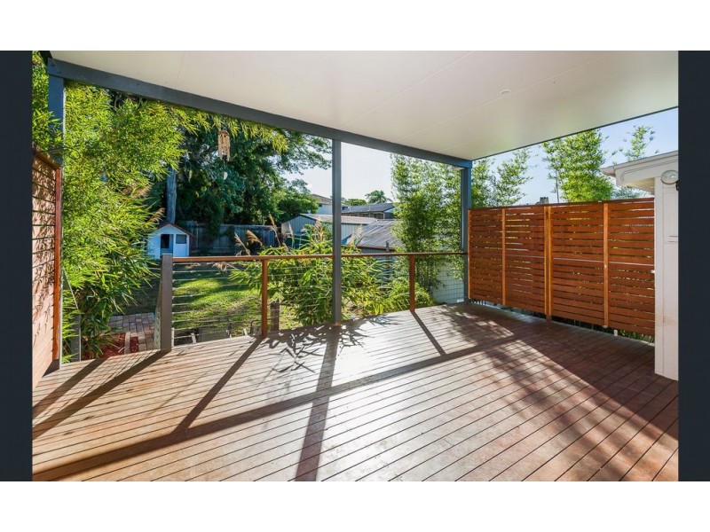 1077 LOGAN ROAD, Holland Park West QLD 4121