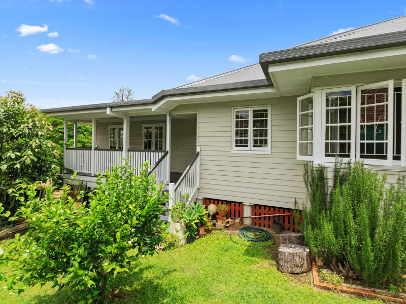 52 WILBUR STREET, Holland Park QLD 4121