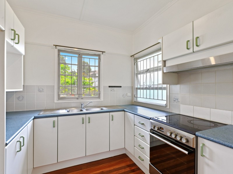 52 WILBUR STREET, Holland Park QLD 4121