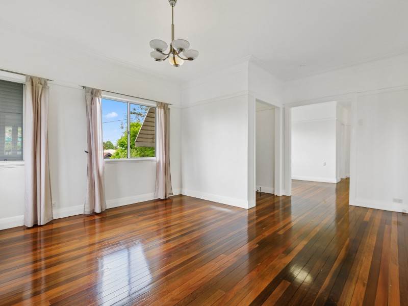 52 WILBUR STREET, Holland Park QLD 4121