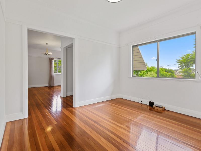 52 WILBUR STREET, Holland Park QLD 4121