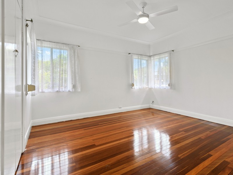 52 WILBUR STREET, Holland Park QLD 4121