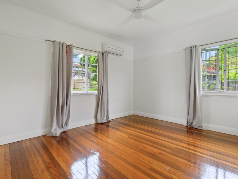 52 WILBUR STREET, Holland Park QLD 4121