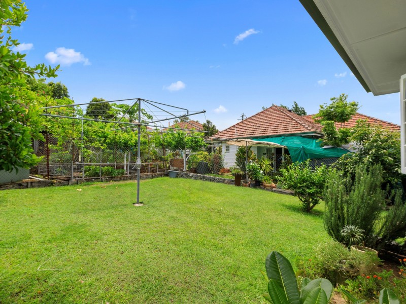 52 WILBUR STREET, Holland Park QLD 4121