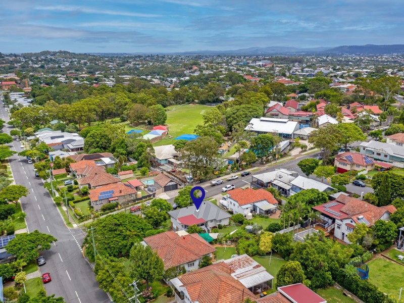 52 WILBUR STREET, Holland Park QLD 4121