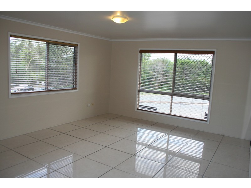 4 GREEN ROAD, Regents Park QLD 4118