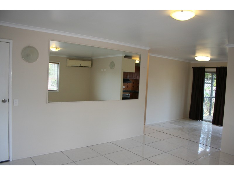 4 GREEN ROAD, Regents Park QLD 4118