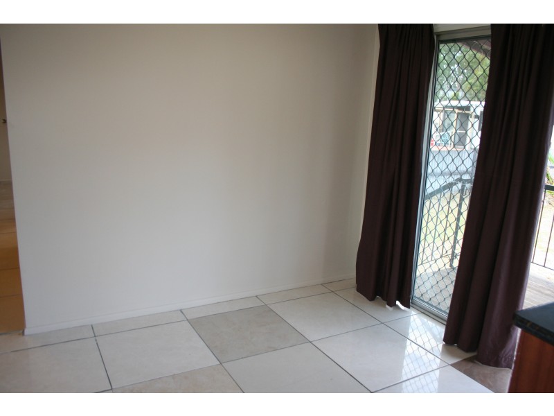 4 GREEN ROAD, Regents Park QLD 4118