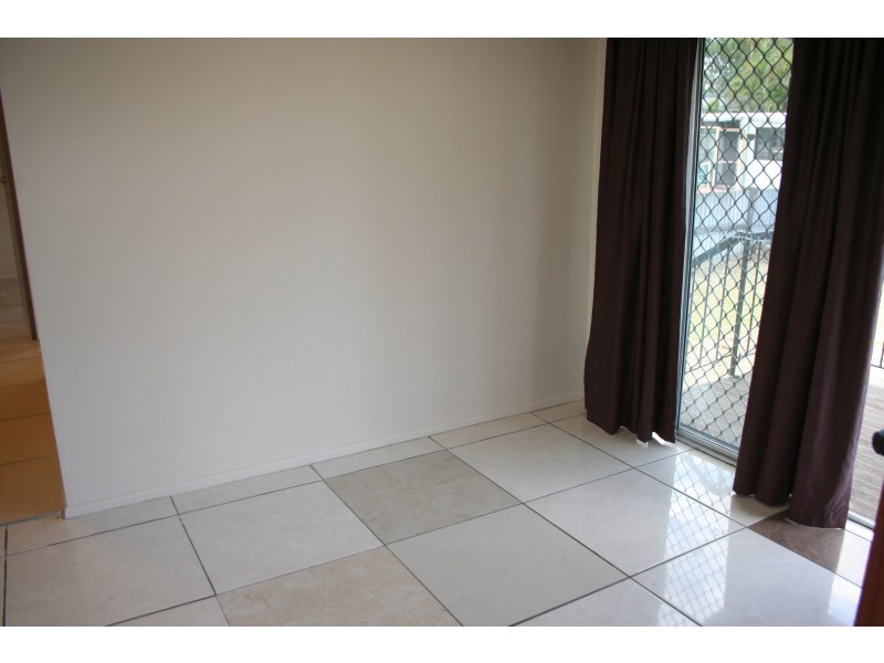 4 GREEN ROAD, Regents Park QLD 4118