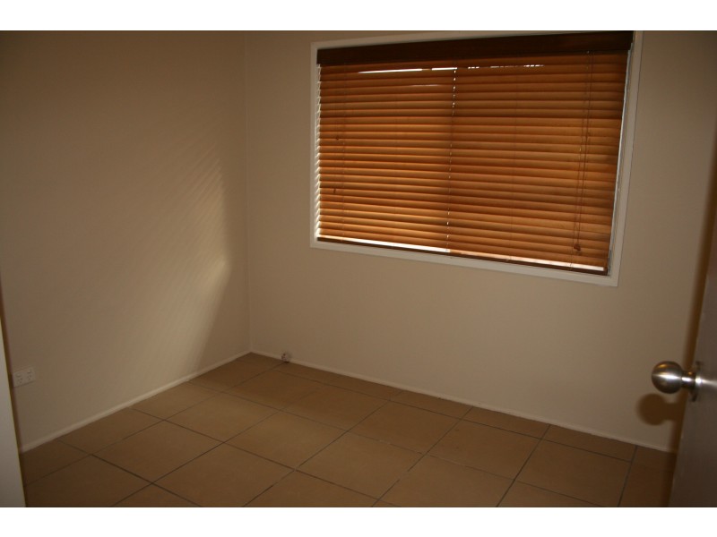 4 GREEN ROAD, Regents Park QLD 4118