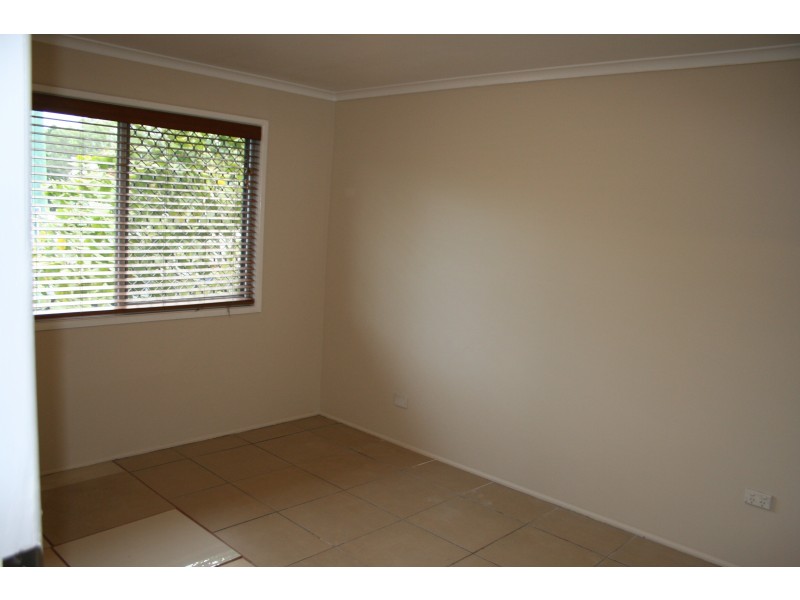 4 GREEN ROAD, Regents Park QLD 4118
