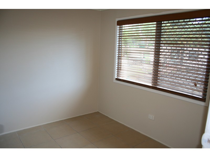 4 GREEN ROAD, Regents Park QLD 4118