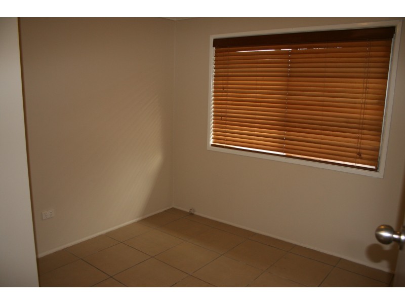 4 GREEN ROAD, Regents Park QLD 4118