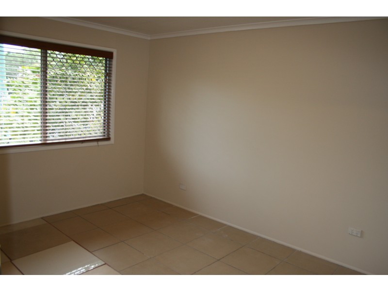 4 GREEN ROAD, Regents Park QLD 4118