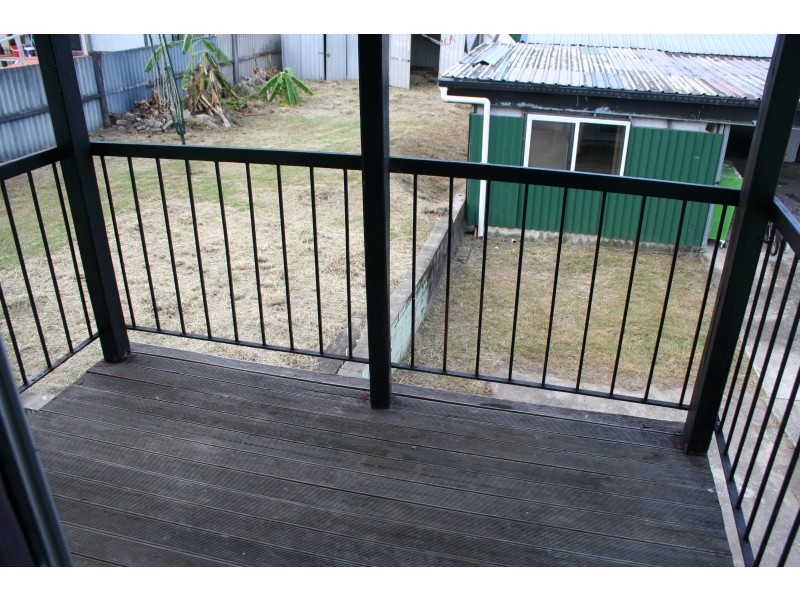 4 GREEN ROAD, Regents Park QLD 4118