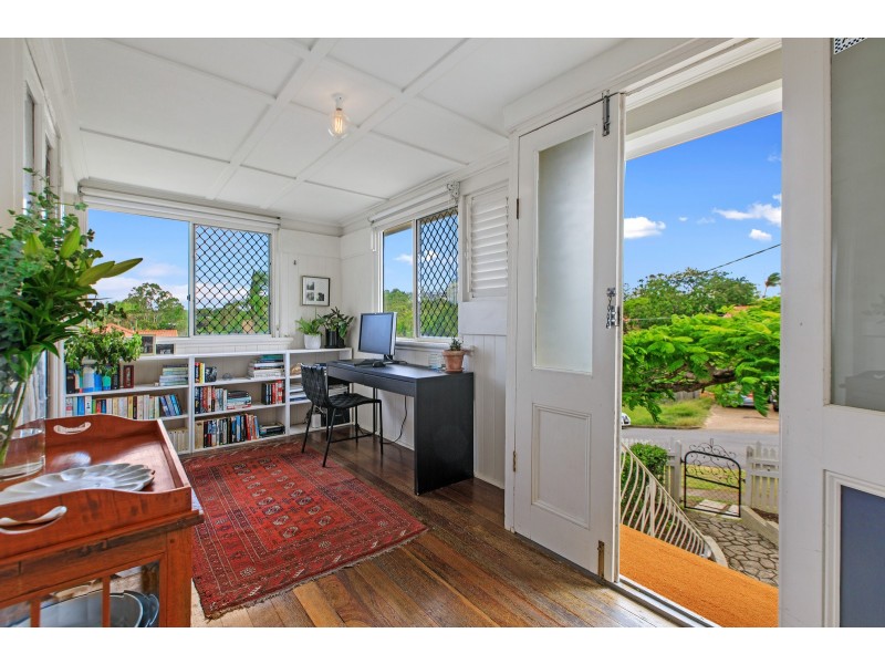 2 HECTOR ROAD, Holland Park QLD 4121