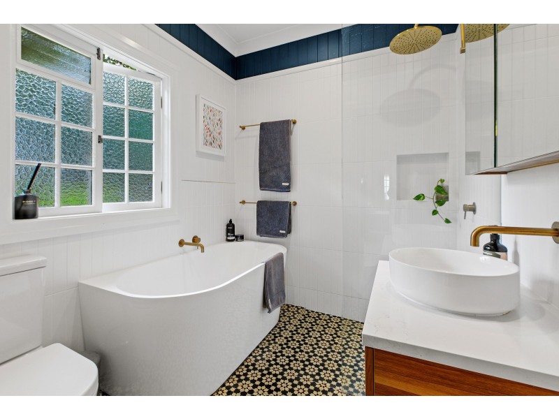 2 HECTOR ROAD, Holland Park QLD 4121