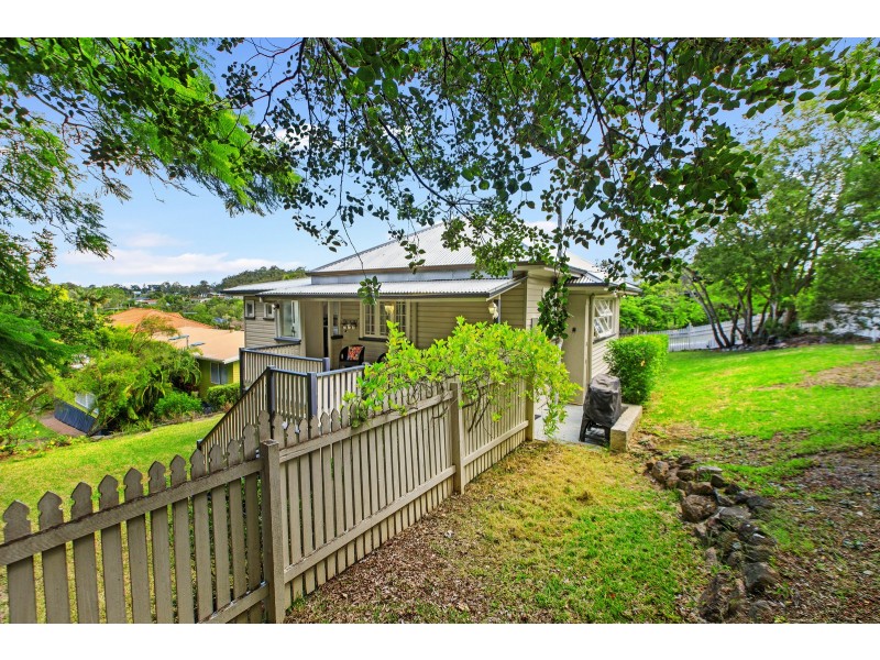2 HECTOR ROAD, Holland Park QLD 4121