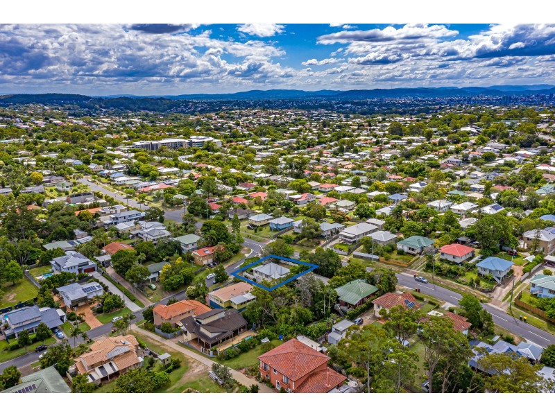 2 HECTOR ROAD, Holland Park QLD 4121