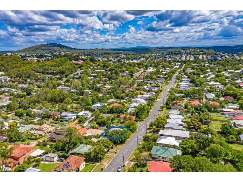 2 HECTOR ROAD, Holland Park QLD 4121