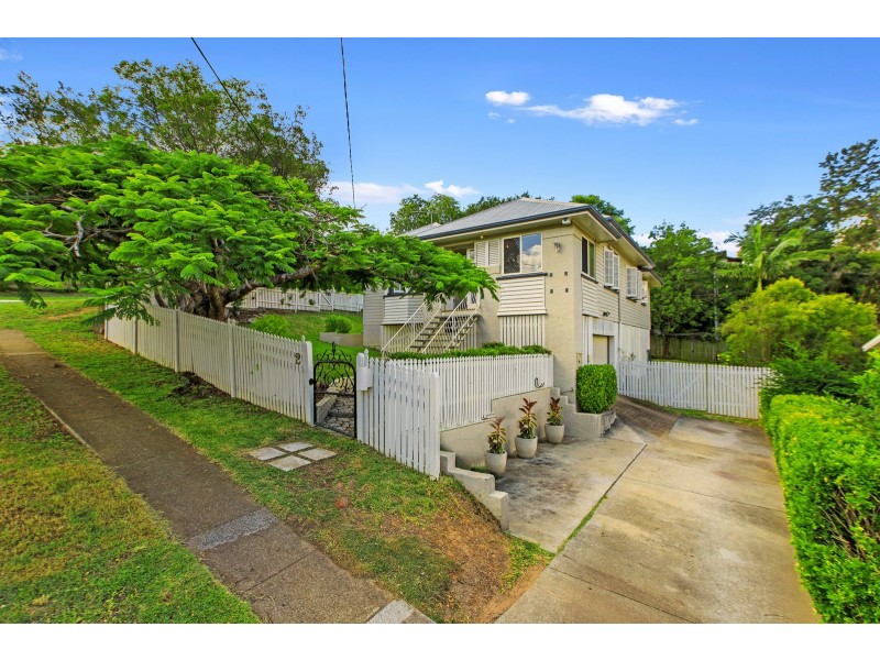 2 HECTOR ROAD, Holland Park QLD 4121