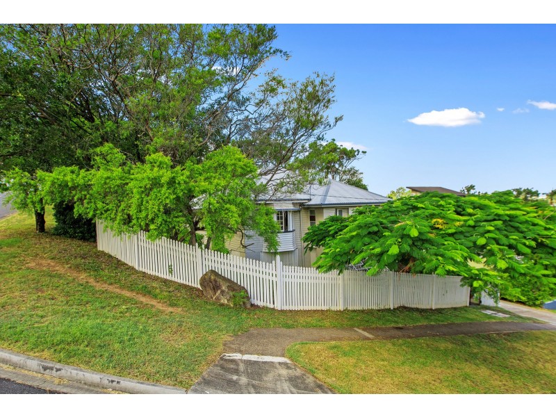 2 HECTOR ROAD, Holland Park QLD 4121