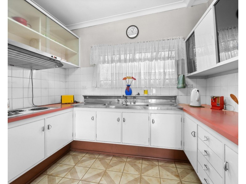 40 OATLAND CRESCENT, Holland Park West QLD 4121