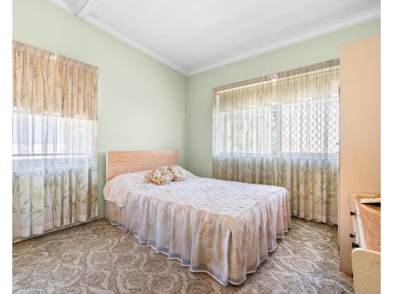 40 OATLAND CRESCENT, Holland Park West QLD 4121