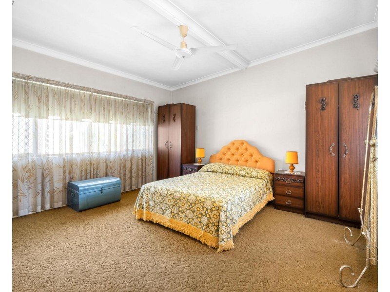 40 OATLAND CRESCENT, Holland Park West QLD 4121