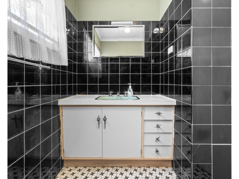 40 OATLAND CRESCENT, Holland Park West QLD 4121