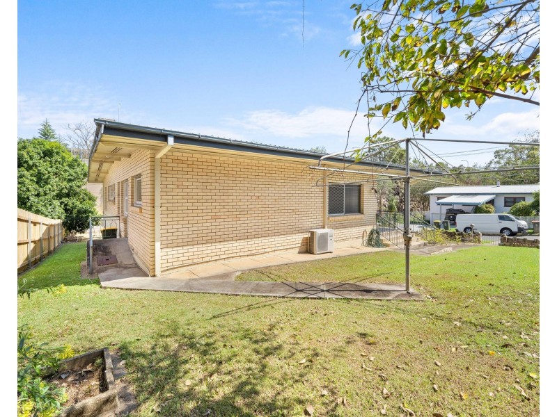 40 OATLAND CRESCENT, Holland Park West QLD 4121