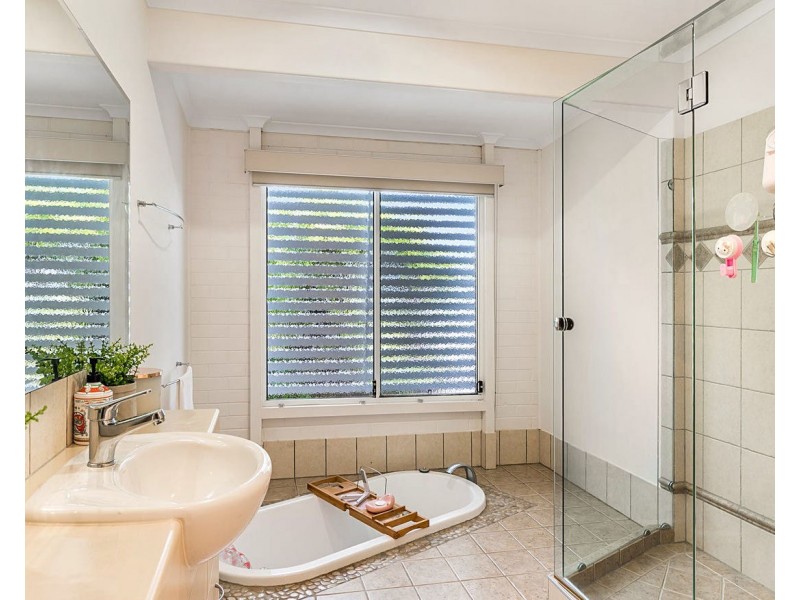 5 Gem Road, Kenmore QLD 4069
