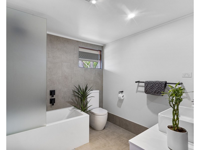 43 HOCKINGS STREET, Holland Park West QLD 4121