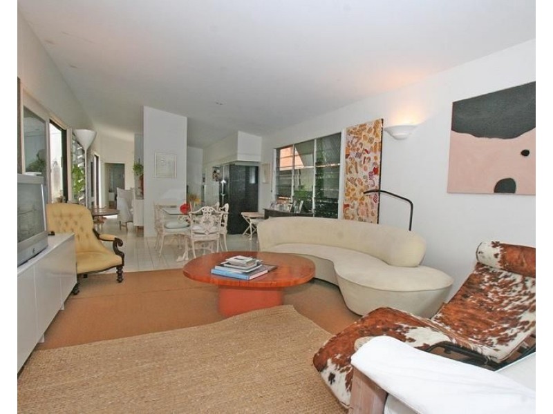 33 Pacific Street, Main Beach QLD 4217