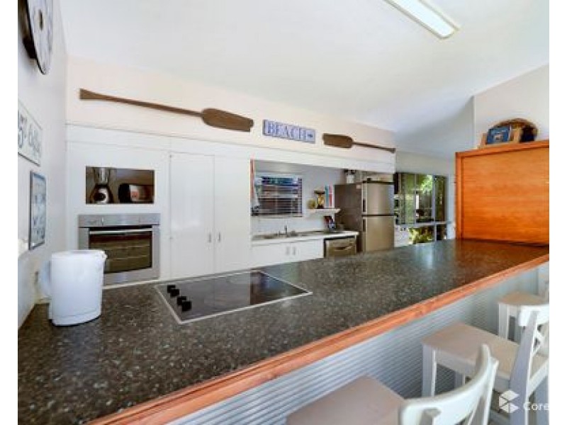 33 Pacific Street, Main Beach QLD 4217