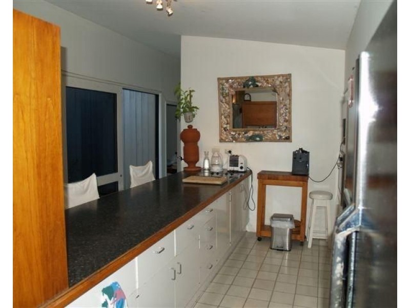 33 Pacific Street, Main Beach QLD 4217