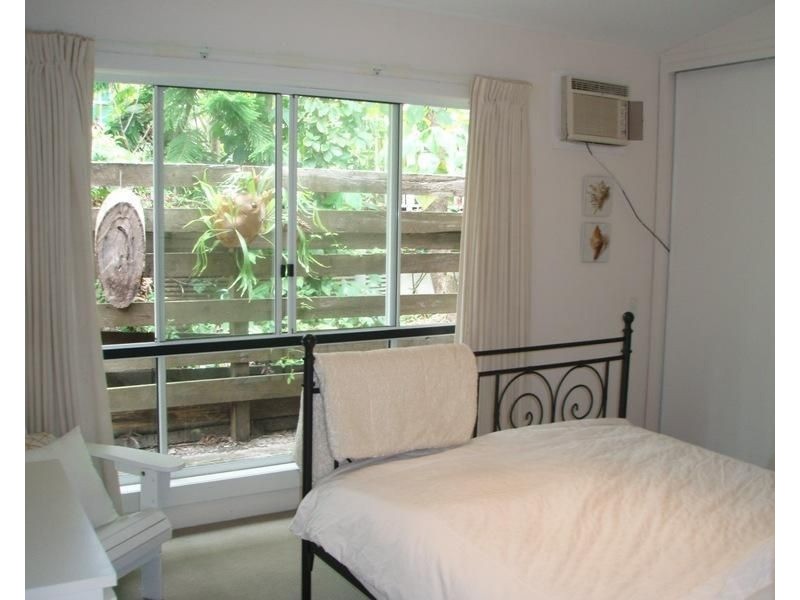 33 Pacific Street, Main Beach QLD 4217