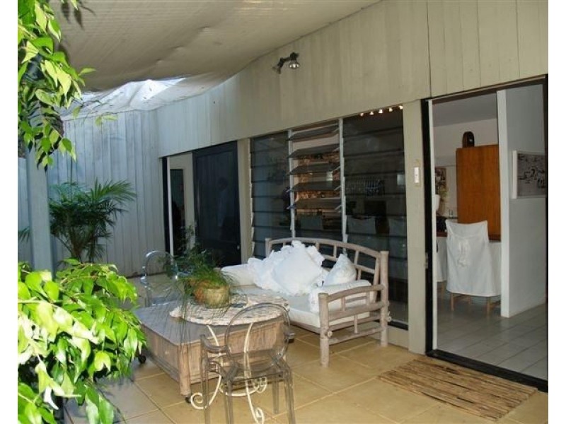 33 Pacific Street, Main Beach QLD 4217