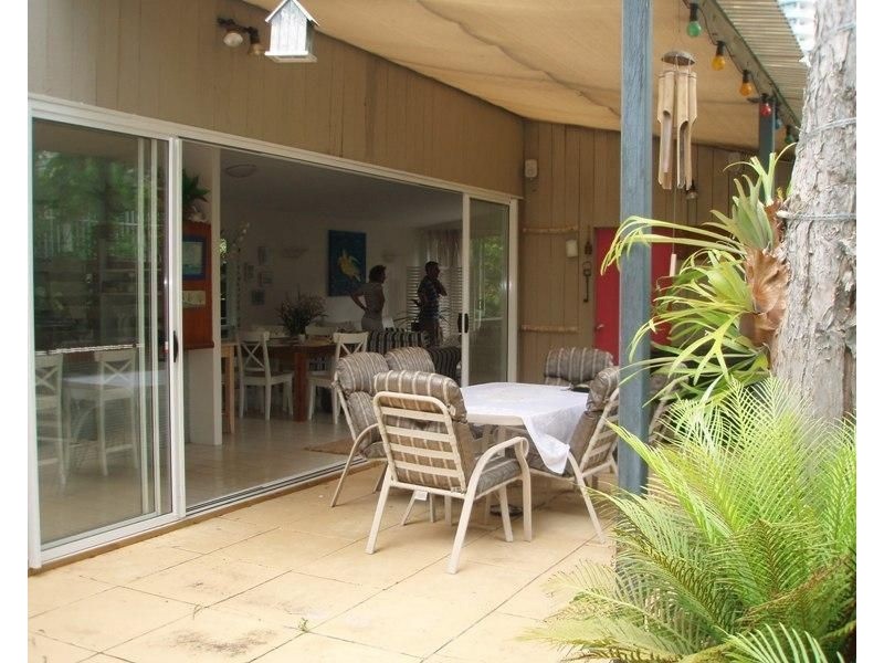 33 Pacific Street, Main Beach QLD 4217