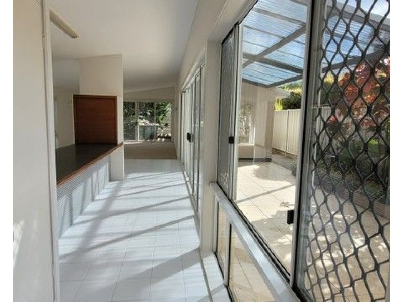 33 Pacific Street, Main Beach QLD 4217